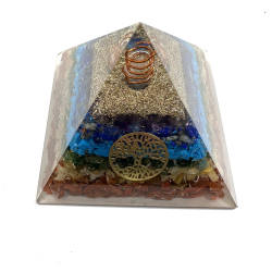 Chakra sten i Orgone Pyramide 