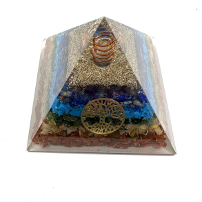 Chakra sten i Orgone Pyramide 