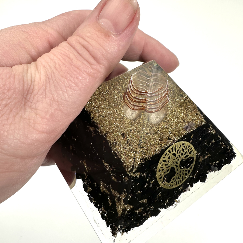 Sort Obsidian i Orgone Pyramide 