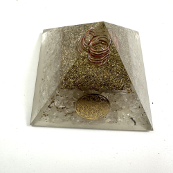 Bjergkrystal i Orgone Pyramide 
