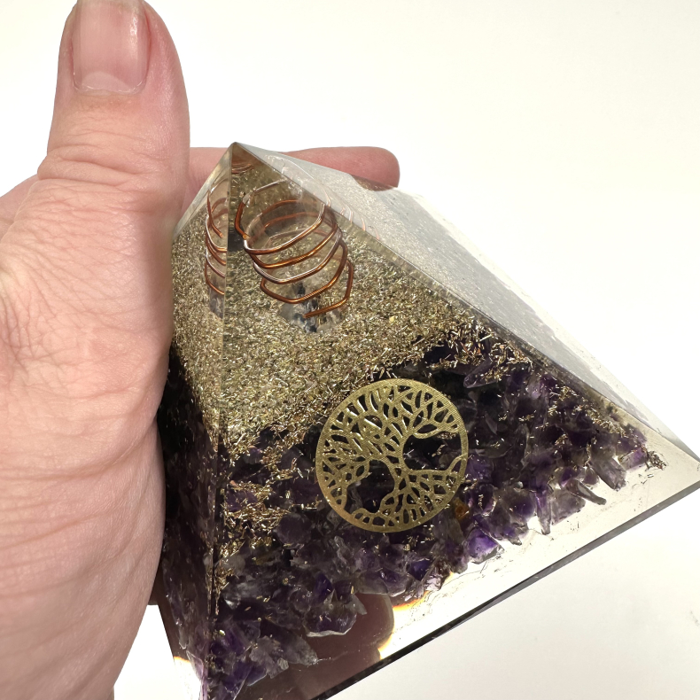 Ametyst i Orgone Pyramide 