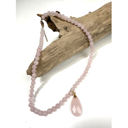 Rosakvarts halsk�de med vedh�ng 
