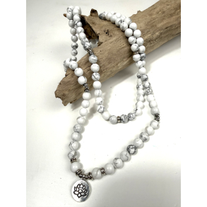 Howlit lang halsk�de 