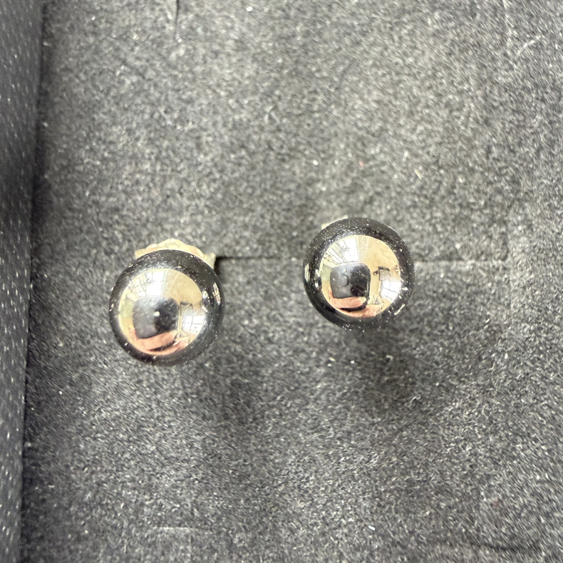 H�matit �restikker i s�lv 