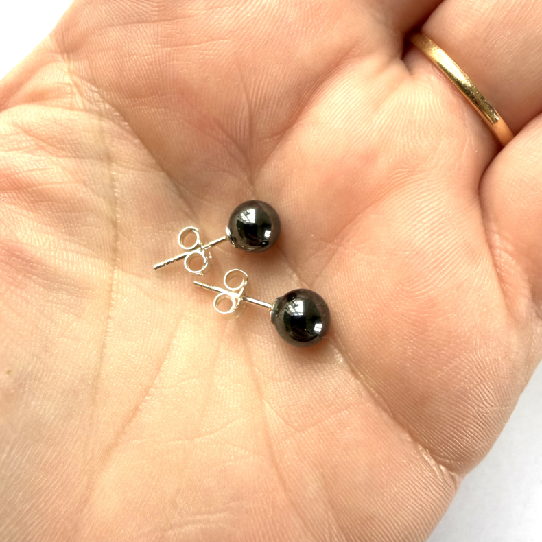 H�matit �restikker i s�lv 