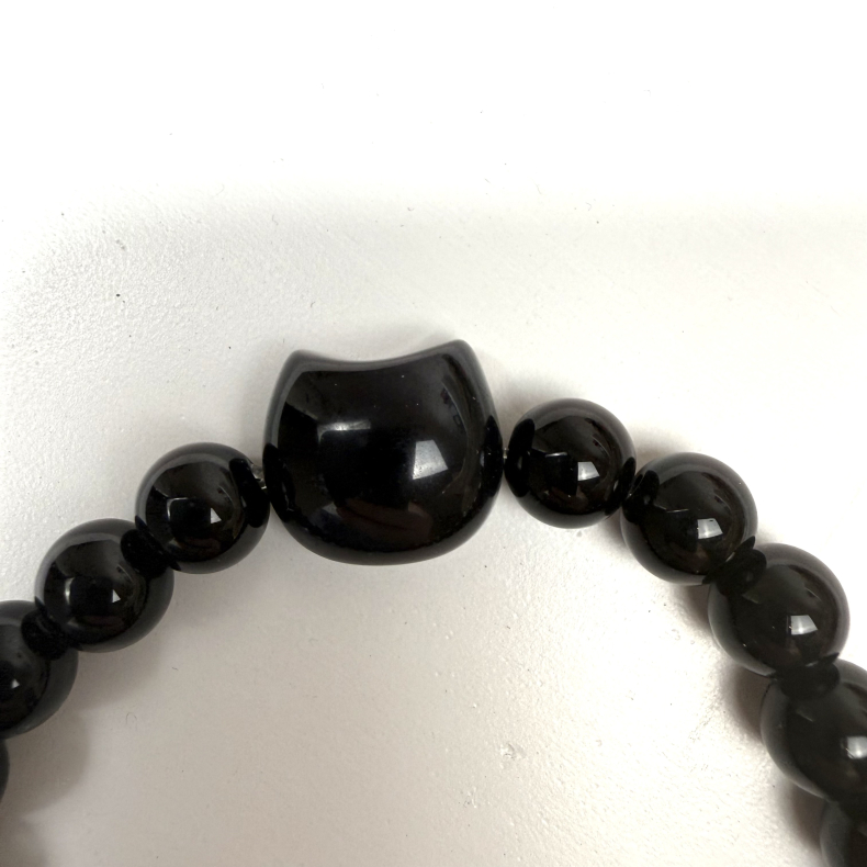 Sort Obsidian armb�nd m kattehoved 