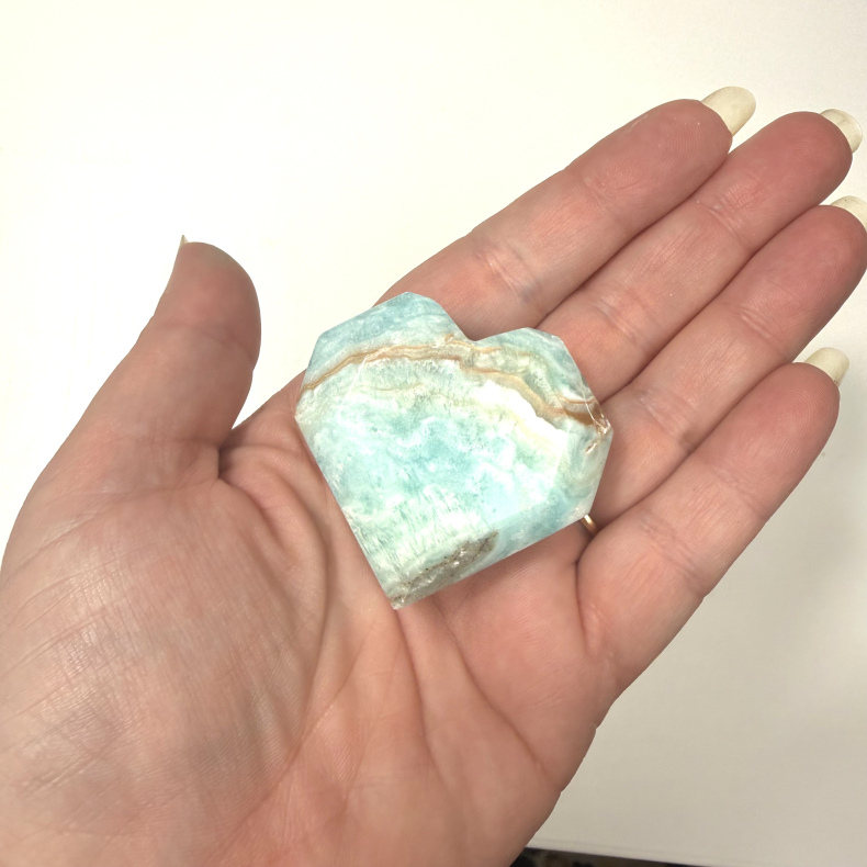 Caribisk Calcit hjerte m kanter 