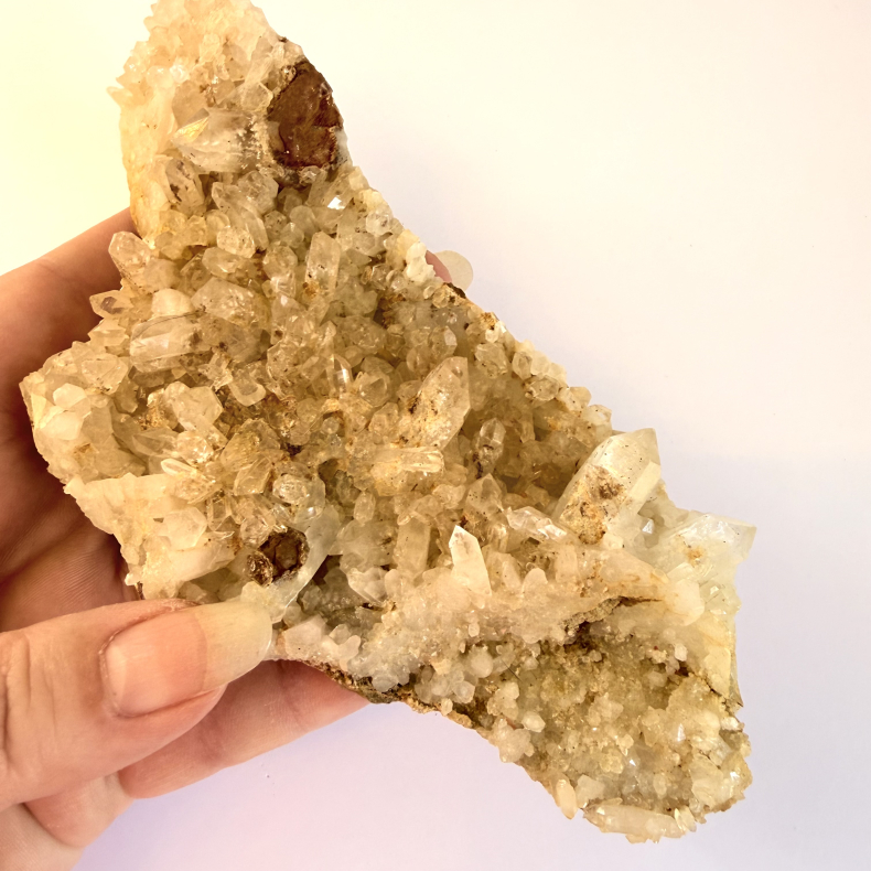 Bjergkrystal m Golden Healer klynge V 