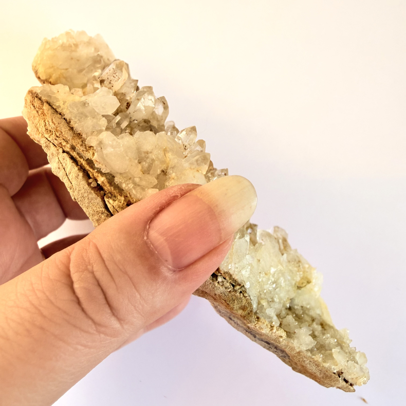 Bjergkrystal m Golden Healer klynge V 