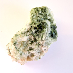 Gr�n Turmalin i kvarts klynge T 