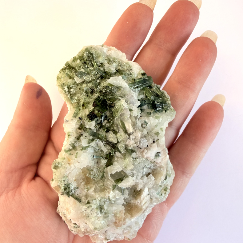 Gr�n Turmalin i kvarts klynge T 