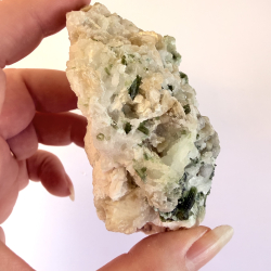 Gr�n Turmalin i kvarts klynge T 