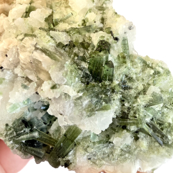Gr�n Turmalin i kvarts klynge T 