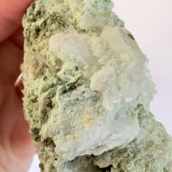 Gr�n Turmalin i kvarts klynge S 