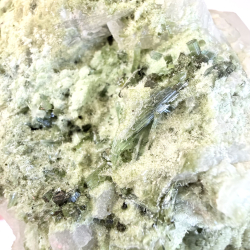 Gr�n Turmalin i kvarts klynge S 