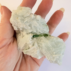 Gr�n Turmalin i Albit klynge A 