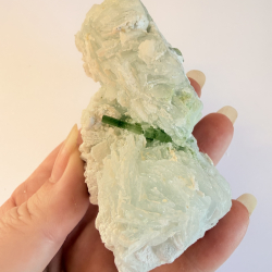 Gr�n Turmalin i Albit klynge A 