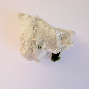 Gr�n Turmalin i Albit klynge B 