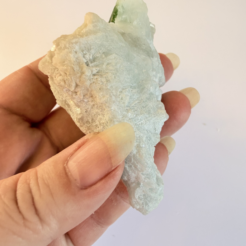 Gr�n Turmalin i Albit klynge B 