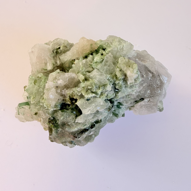 Gr�n Turmalin i kvarts klynge Q