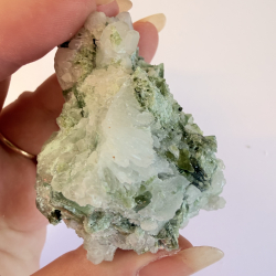 Gr�n Turmalin i kvarts klynge Q