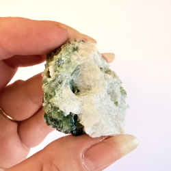 Gr�n Turmalin i kvarts Klynge O