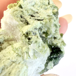 Gr�n Turmalin i kvarts Klynge O
