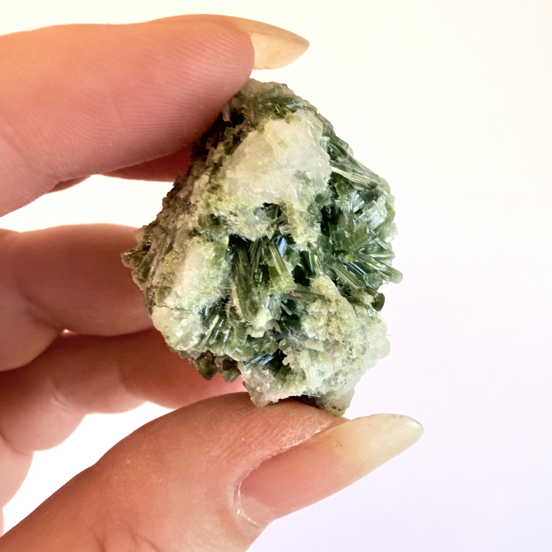 Gr�n Turmalin i kvarts klynge N 