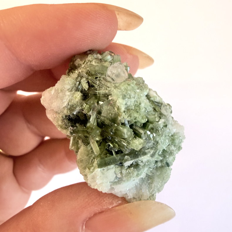 Gr�n Turmalin i kvarts klynge N 