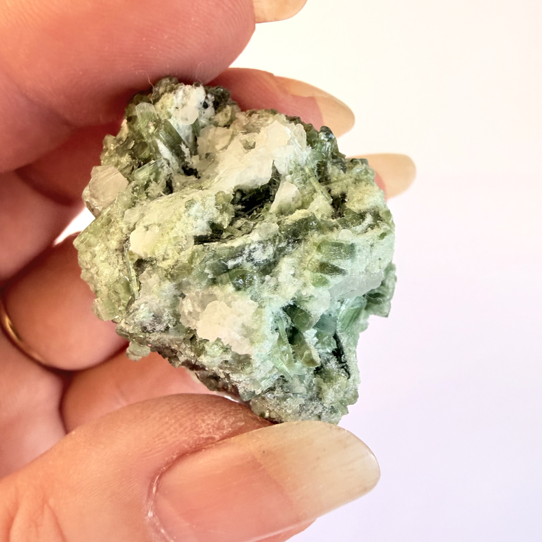 Gr�n Turmalin i kvarts klynge N 