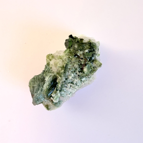 Gr�n Turmalin i kvarts klynge M