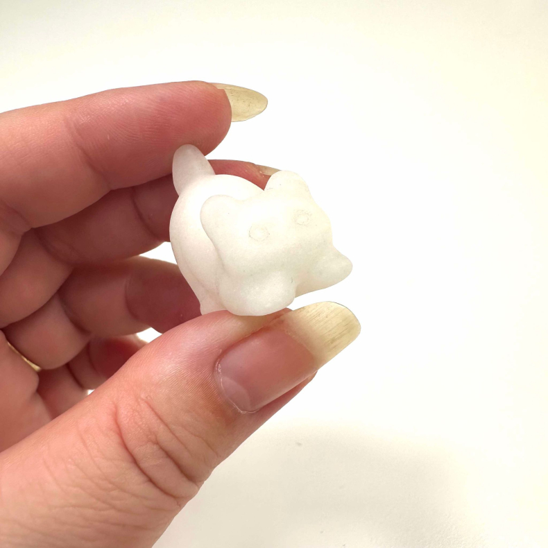 Hvid Jade, stende kat 