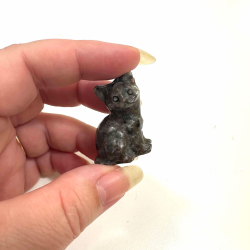 Yooperlite, siddende kat 